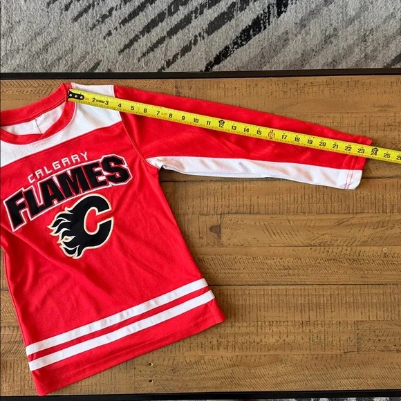 Calgary Flames Youth Hockey Jersey - Picture 4 of 11